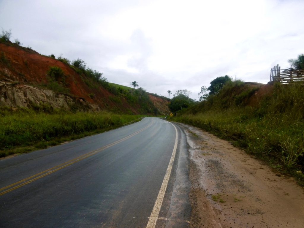 En af de mange brasilianske landeveje jeg har cyklet på.