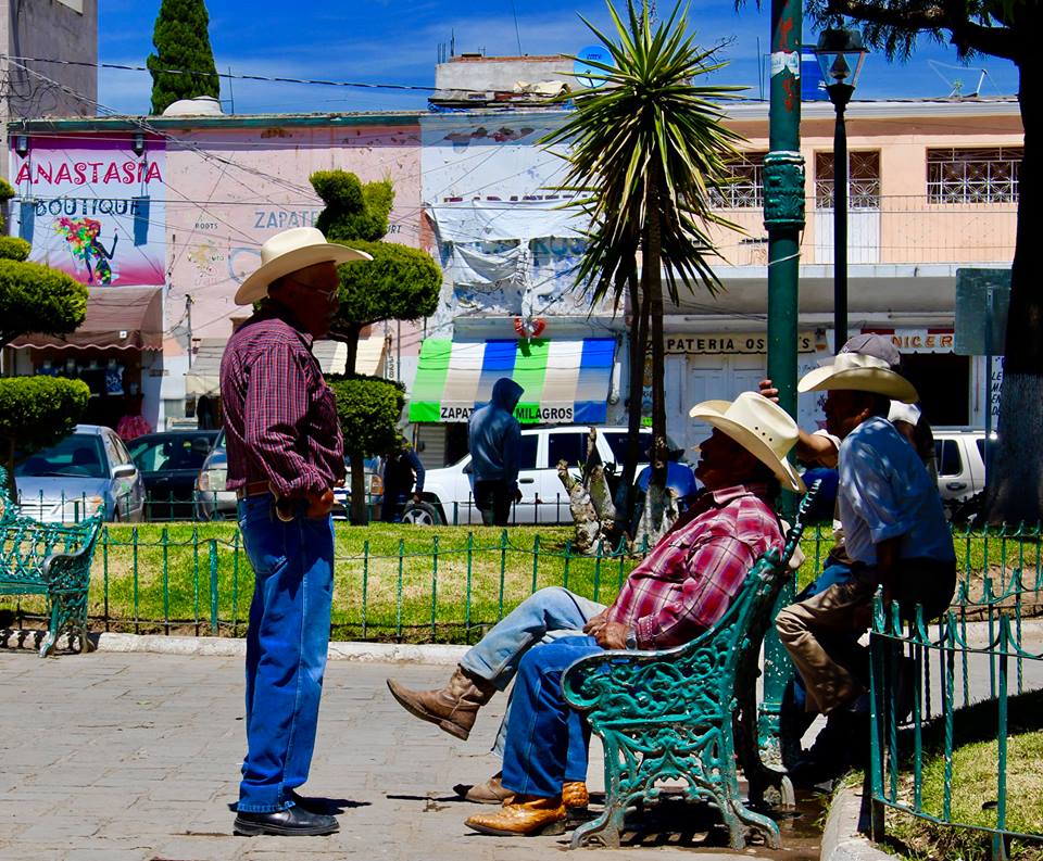 I Mexico går de fleste mænd med med cowboy hat.