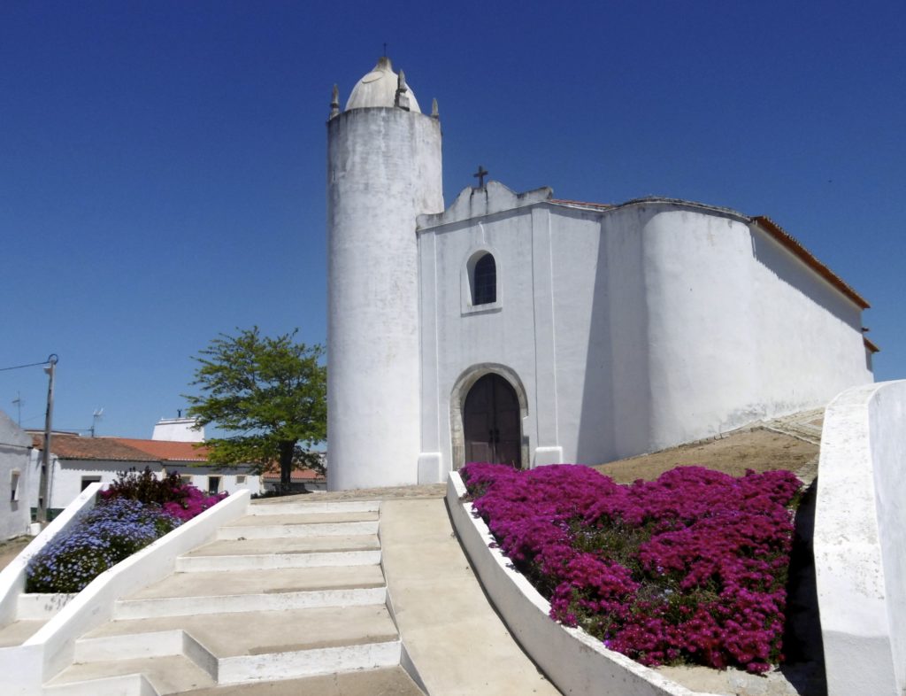 Landsby kirke i syd Portugal.