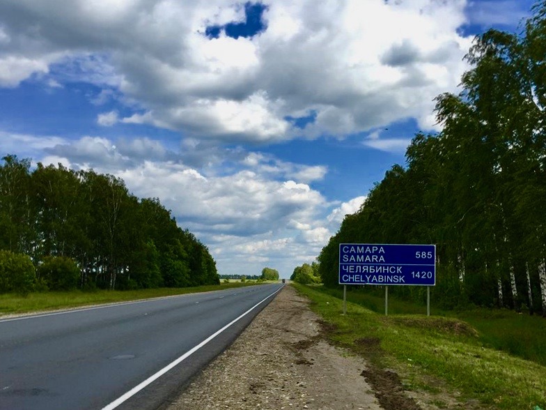 På cykel ud af de russiske landeveje.