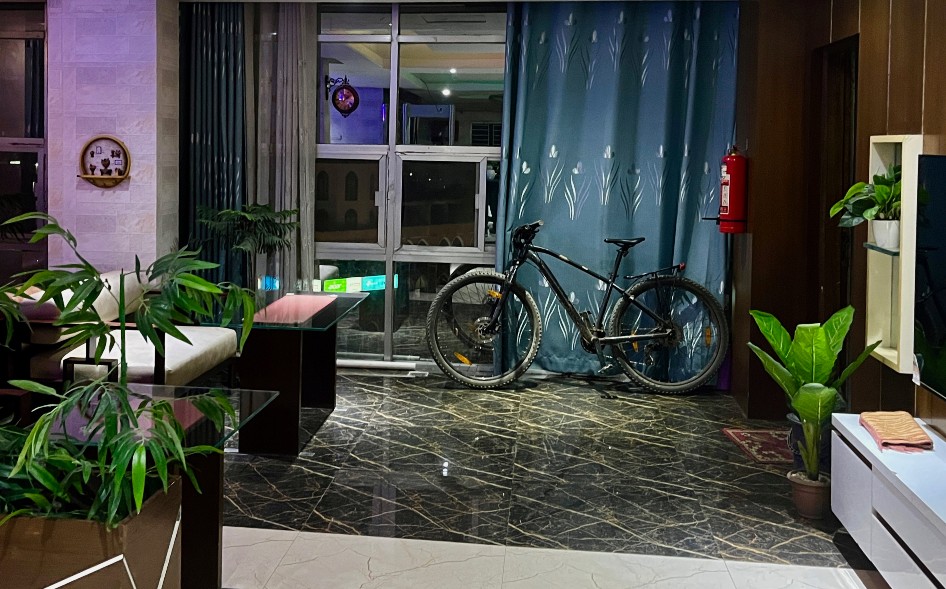 cykel i hotel reception.