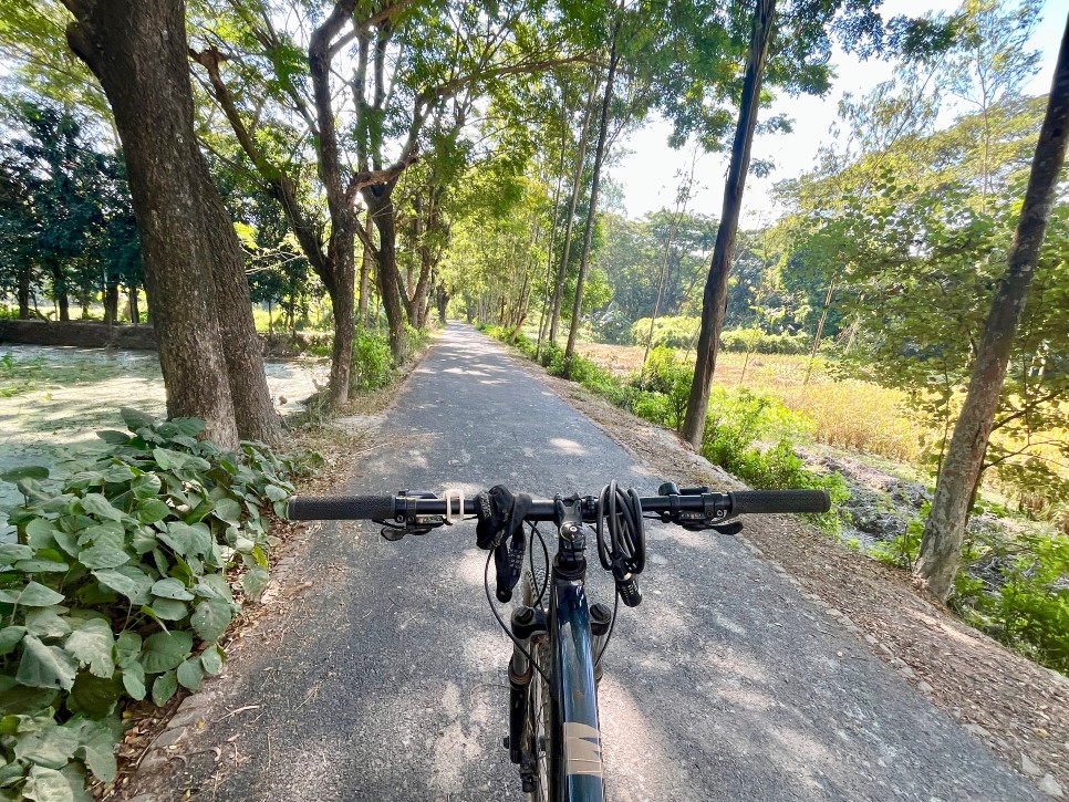 på cykel gennem Bangladesh